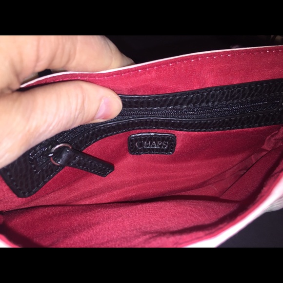 Chaps White &Black Pebbled Wristlet/ Clutch /Cross - Picture 6 of 8